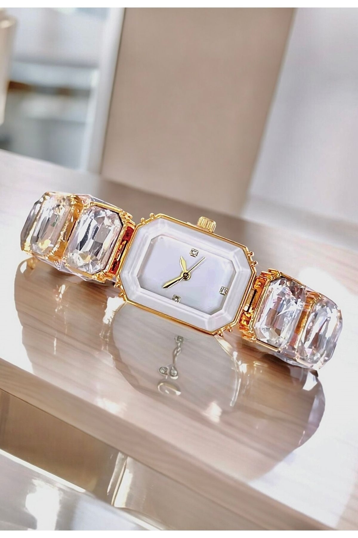 Taşlı Kordon Zarif Dikdörtgen Beyaz Kadranlı Şık Kadın Kol Saati