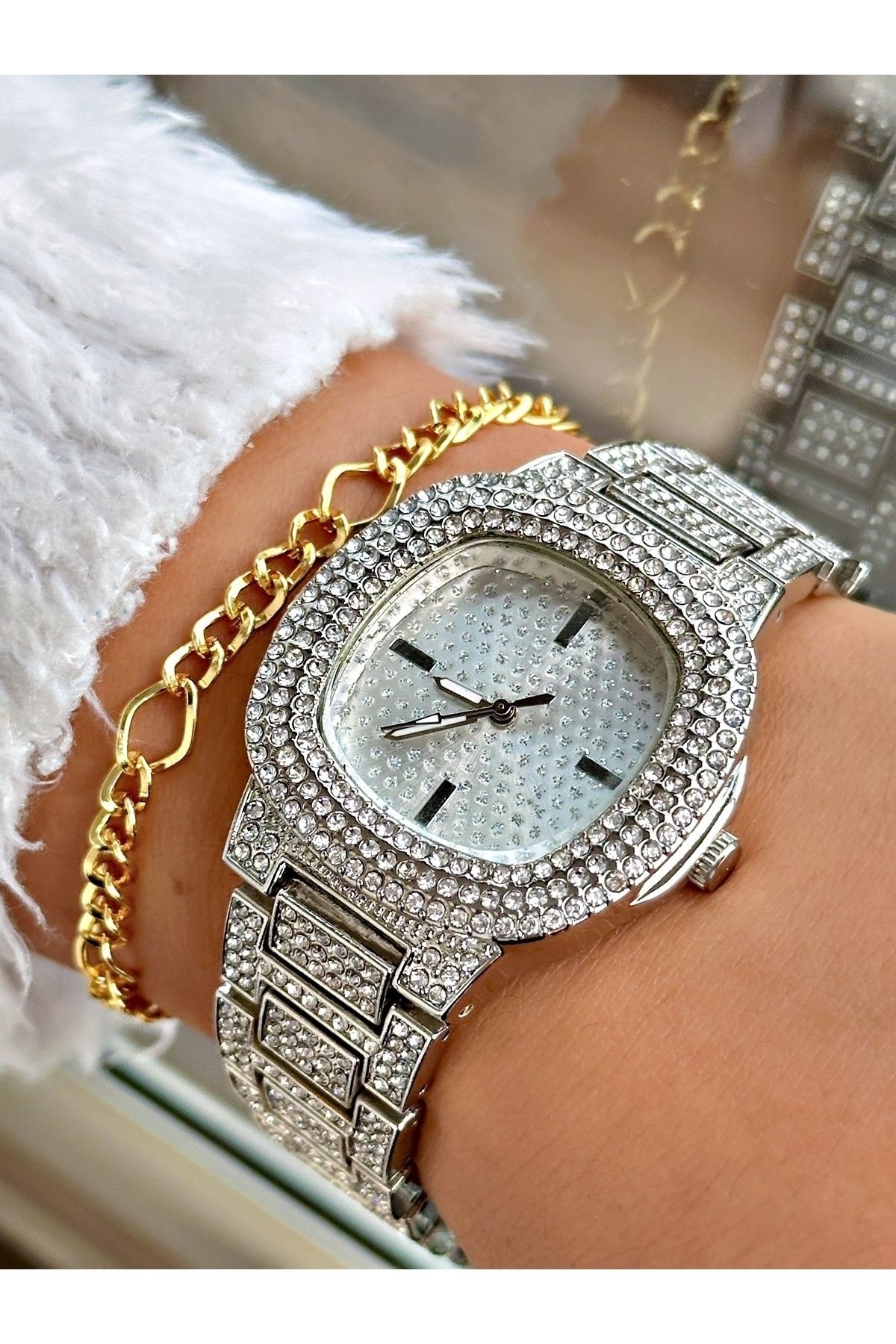 Full Zirkon Taşlı Gümüş Kordon Beyaz Kadran Kadın Saat