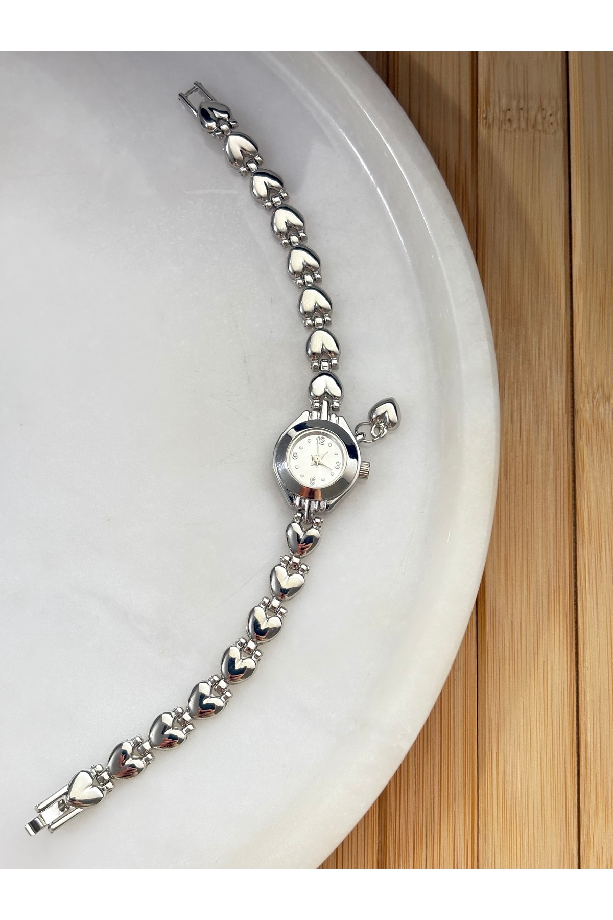 Kalpli Gümüş Kordon Gümüş Kadran ve Charmlı Minimal Kadın Pinterest Saati